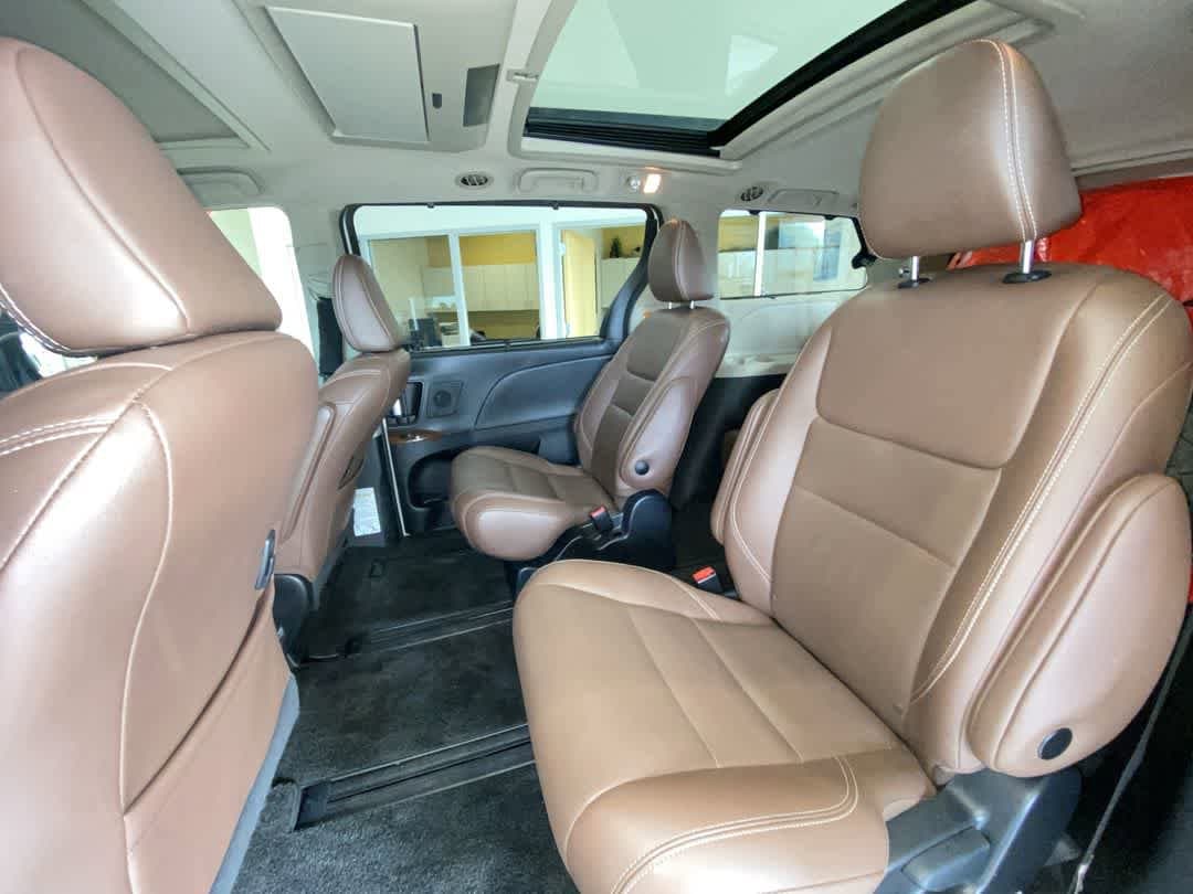 Thumbnail: 2020 Toyota Sienna - 25