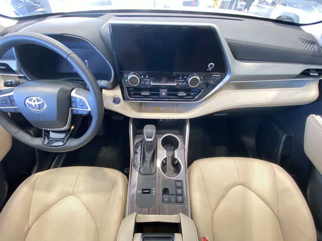 Thumbnail: 2024 Toyota Highlander - 23