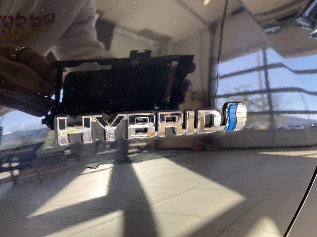 Thumbnail: 2020 Toyota Prius - 10