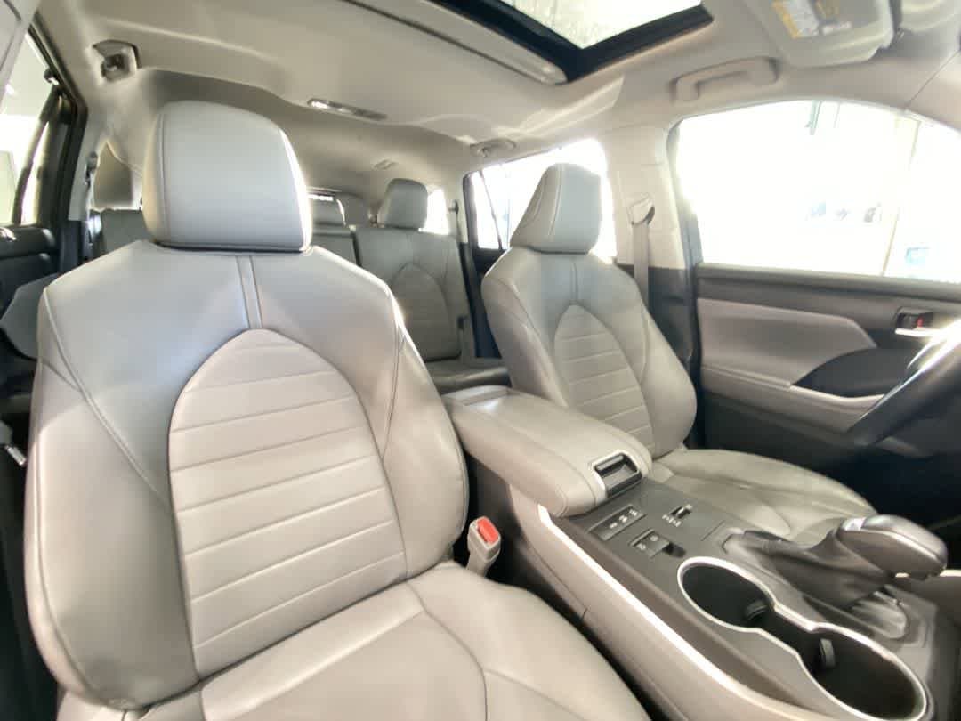 Thumbnail: 2022 Toyota Highlander - 27