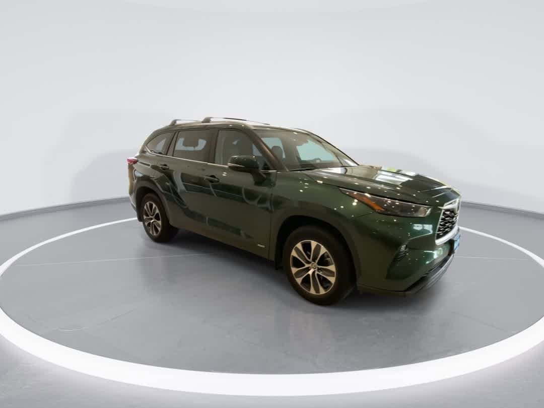 Thumbnail: 2023 Toyota Highlander - 2
