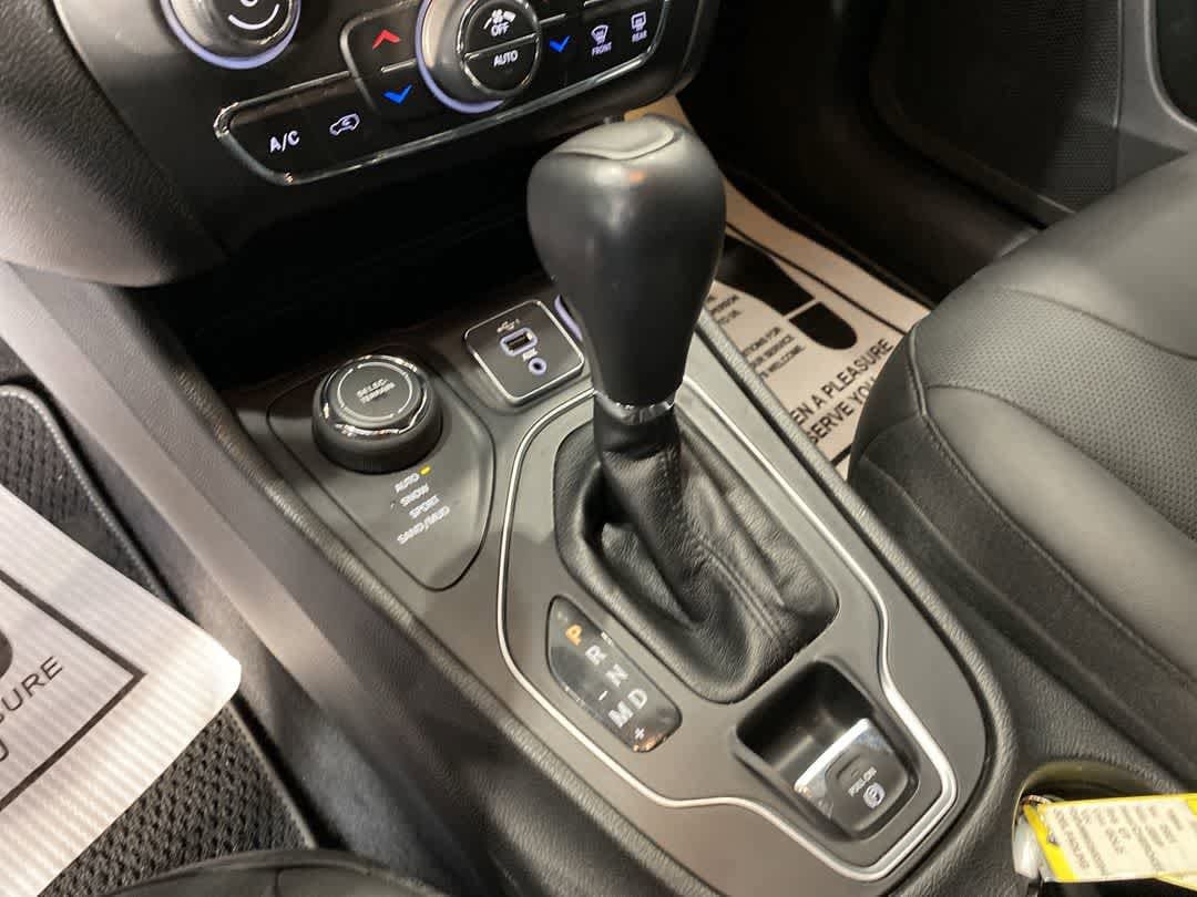 Thumbnail: 2021 Jeep Cherokee - 22
