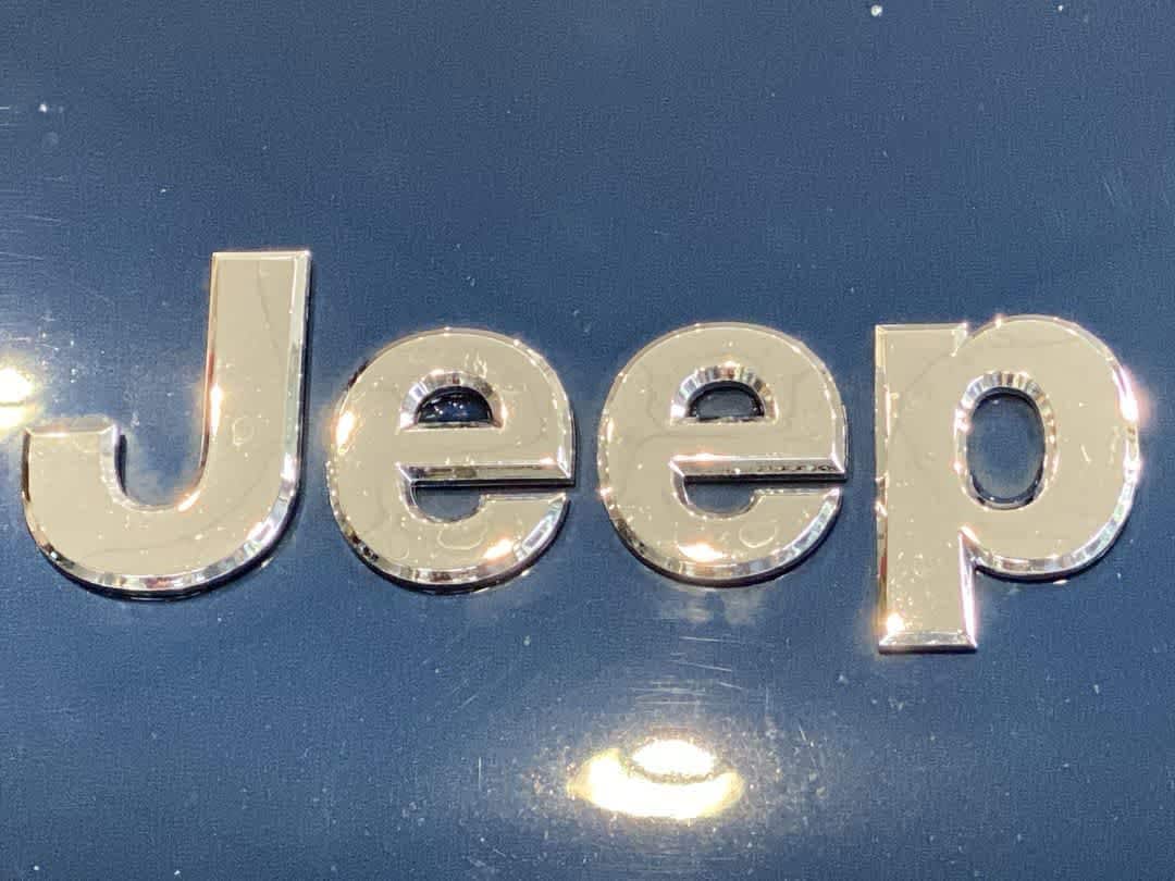 Thumbnail: 2018 Jeep Cherokee - 10