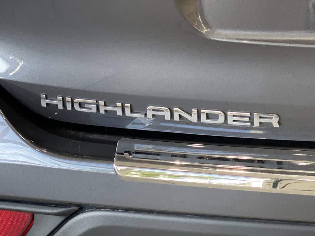 Thumbnail: 2022 Toyota Highlander - 10
