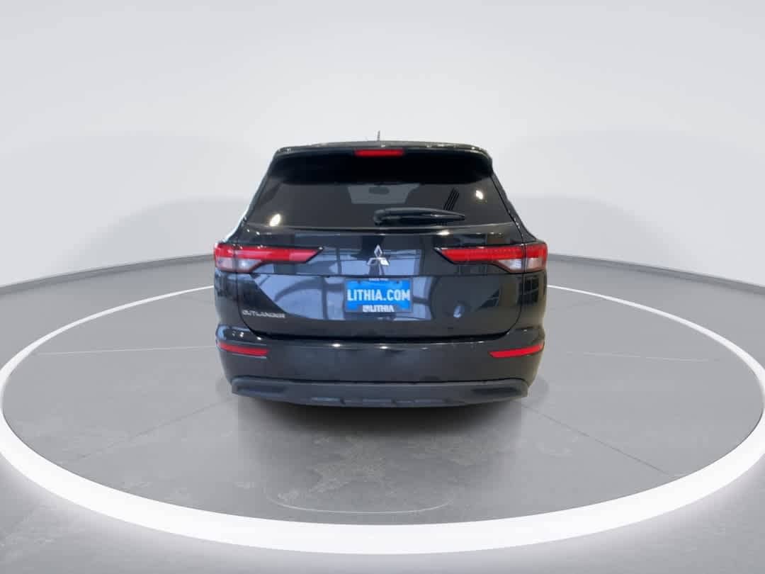 Thumbnail: 2022 Mitsubishi Outlander - 7