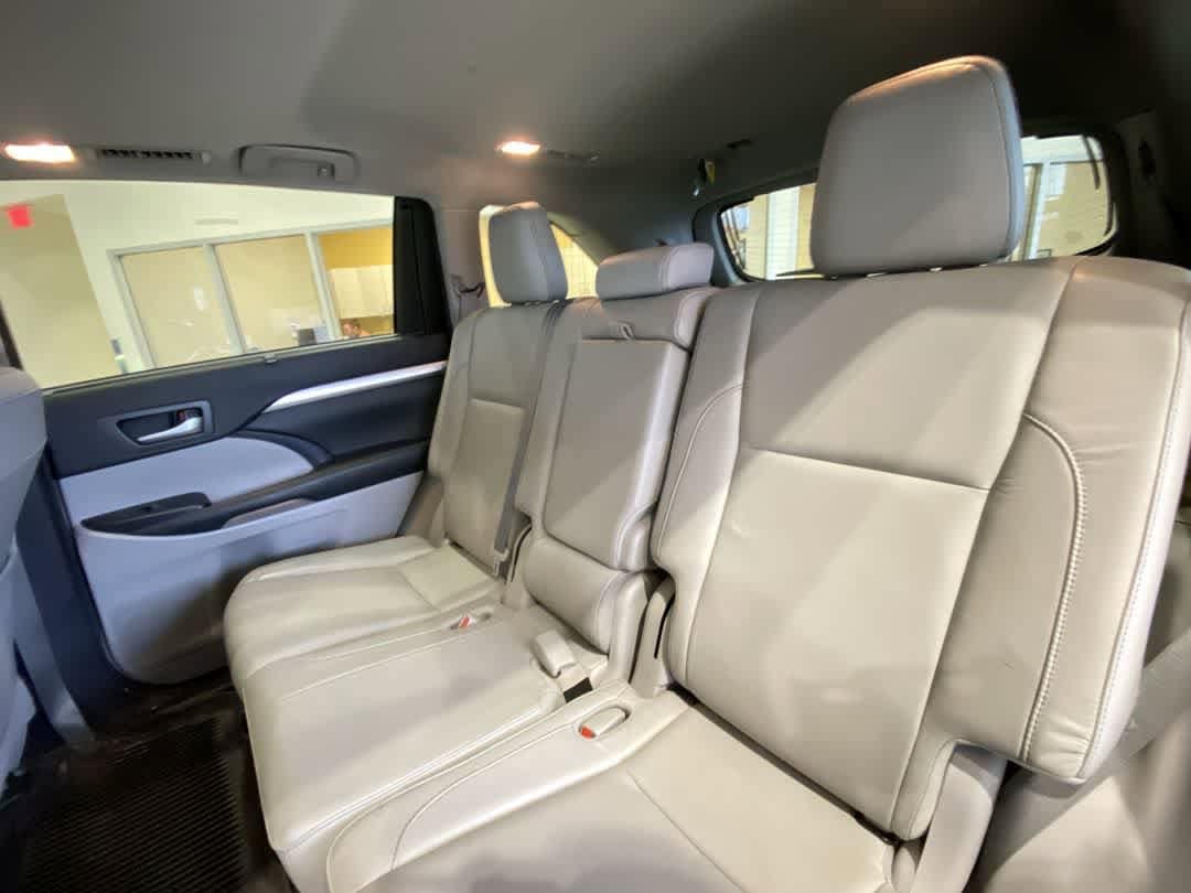 Thumbnail: 2018 Toyota Highlander - 27