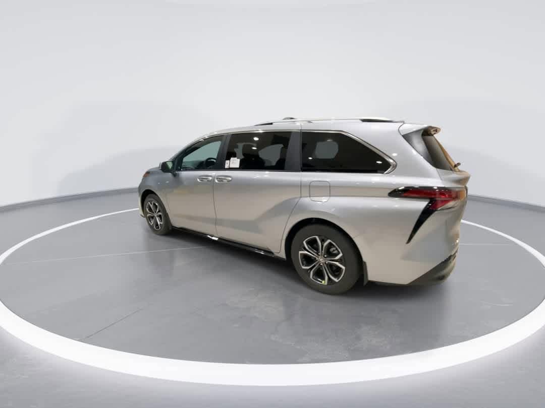 Thumbnail: 2025 Toyota Sienna - 6