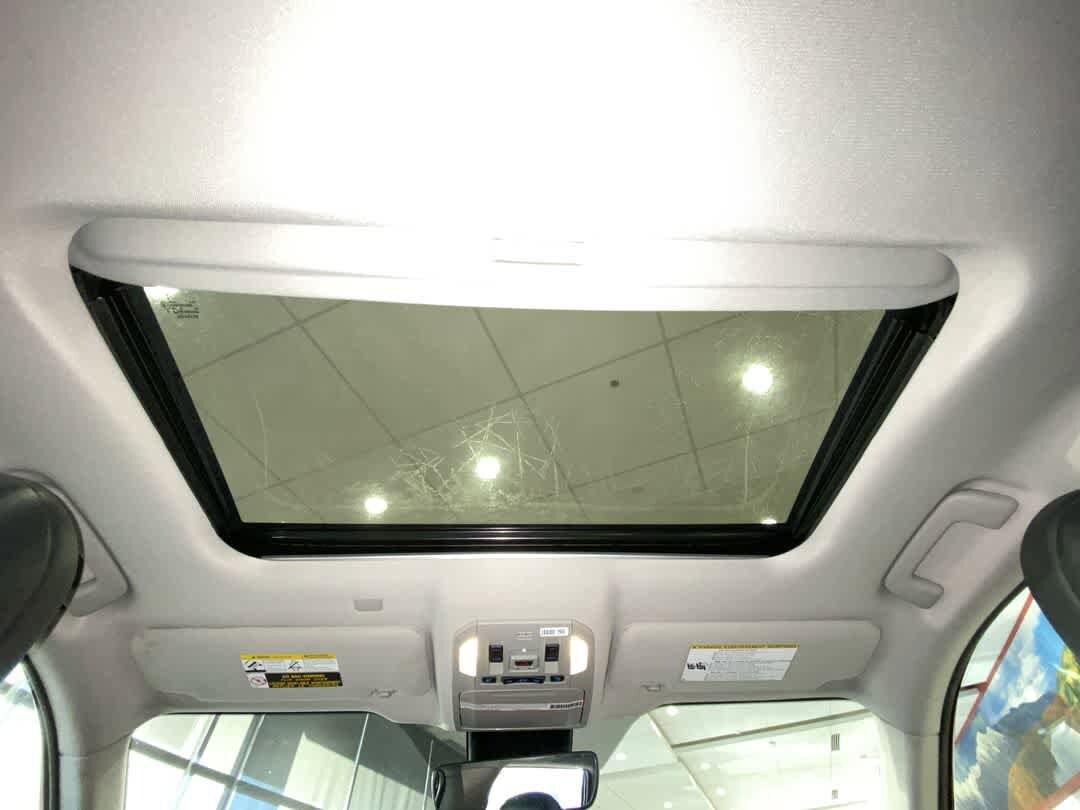 Thumbnail: 2022 Toyota Highlander - 21