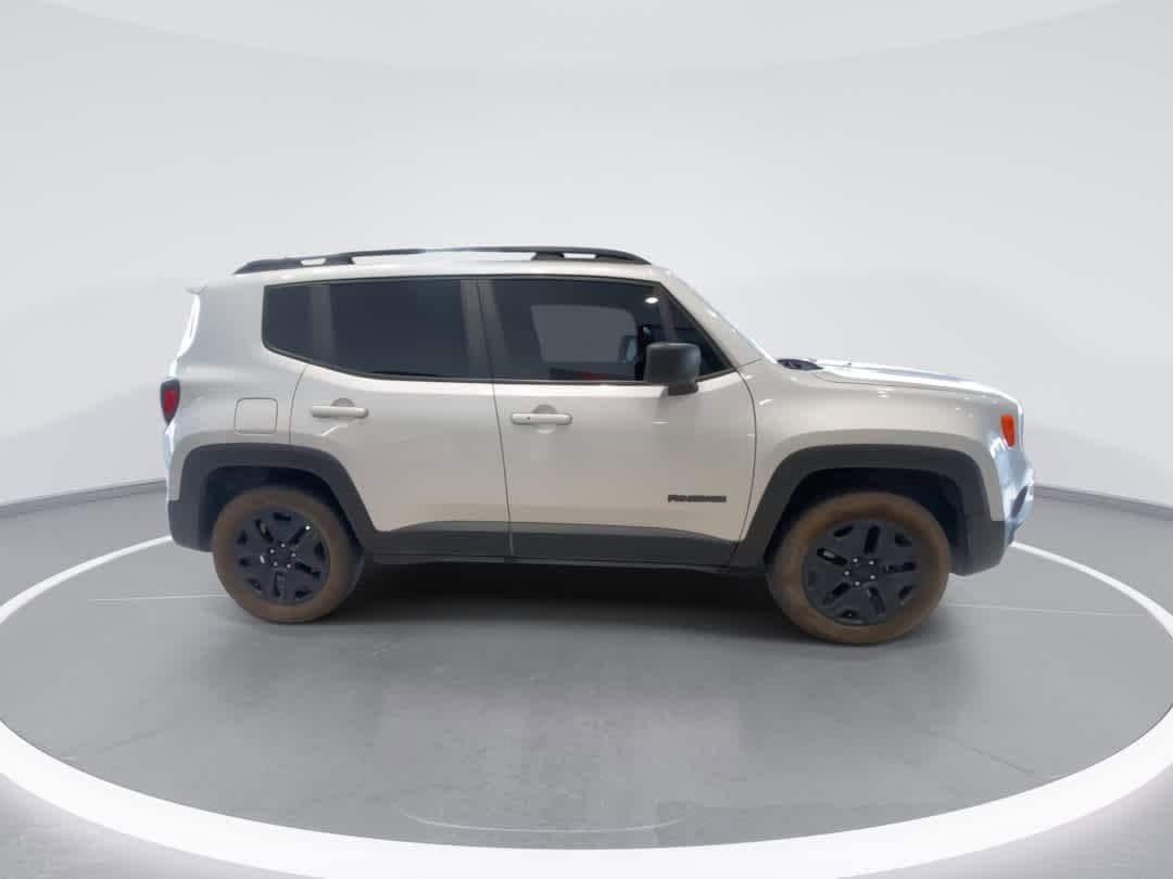 Thumbnail: 2018 Jeep Renegade - 9