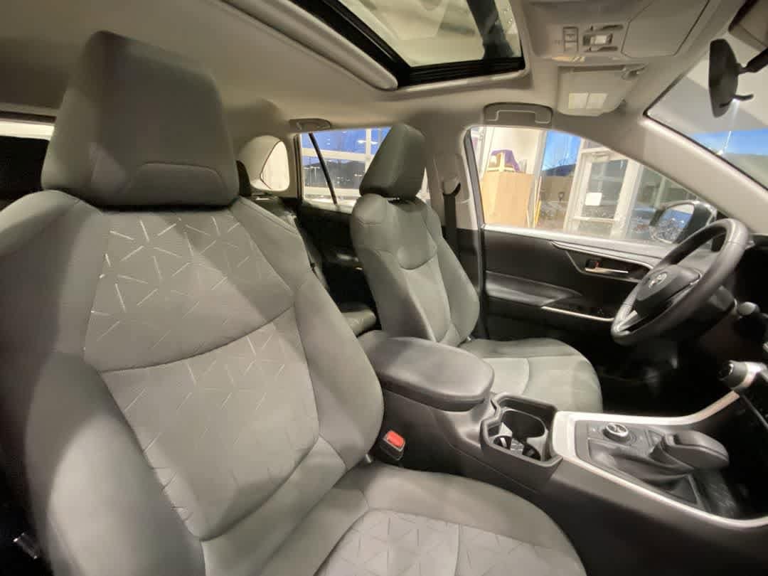 Thumbnail: 2021 Toyota RAV4 - 27