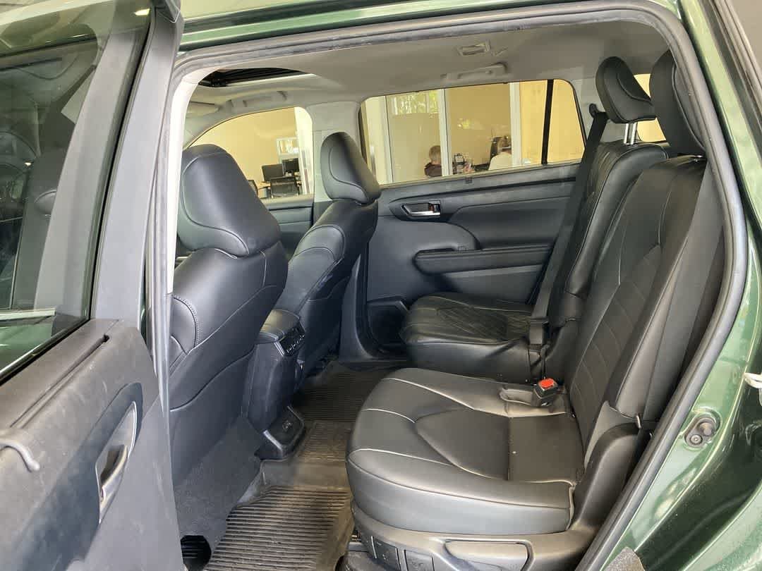 Thumbnail: 2023 Toyota Highlander - 16