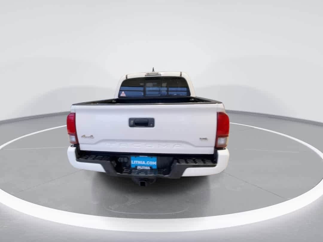 Thumbnail: 2022 Toyota Tacoma - 7