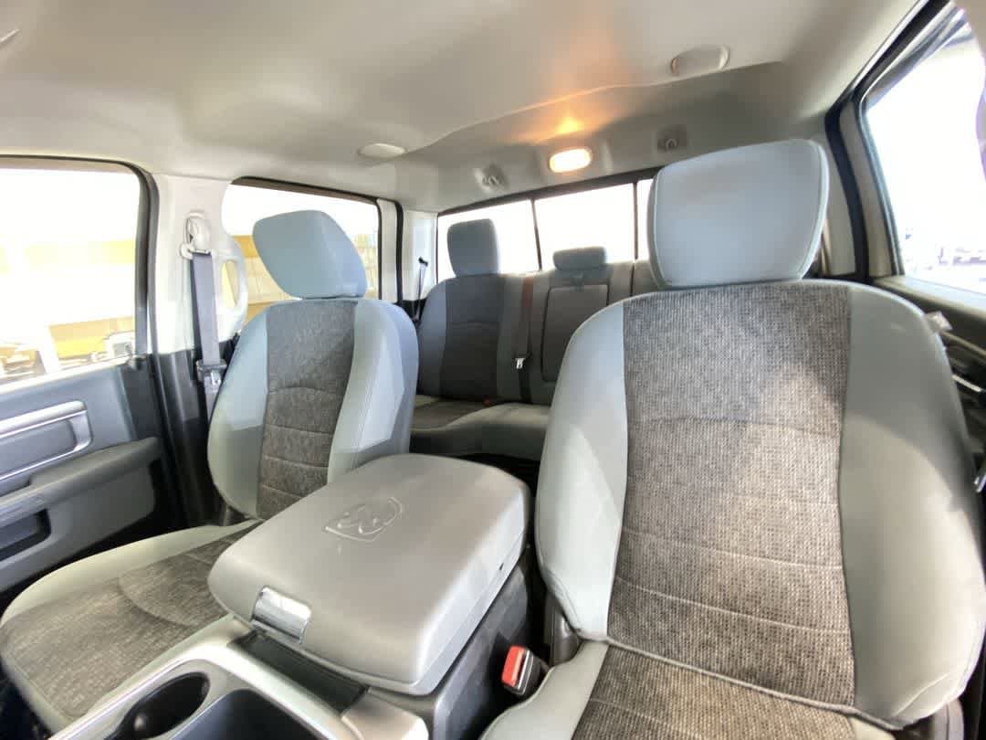 Thumbnail: 2019 RAM 1500 Classic - 14