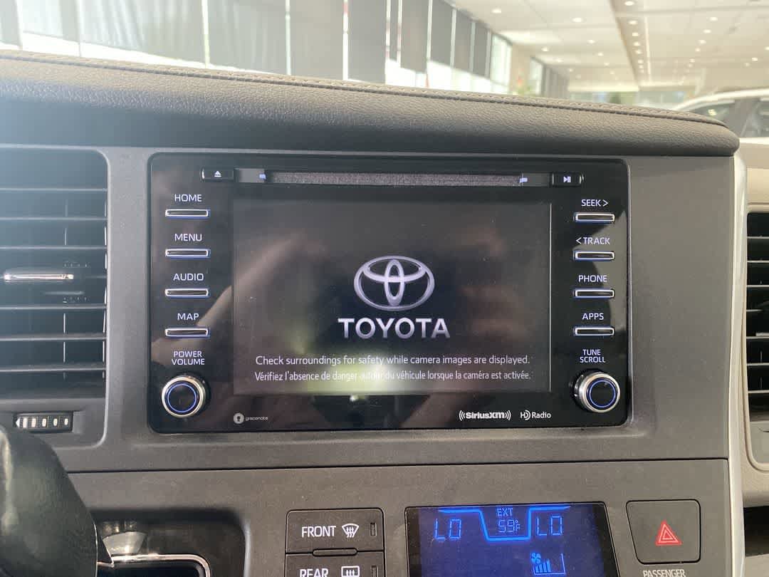 Thumbnail: 2019 Toyota Sienna - 18