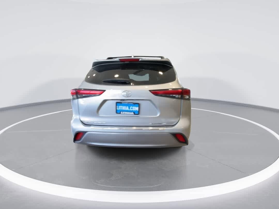 Thumbnail: 2023 Toyota Highlander - 7