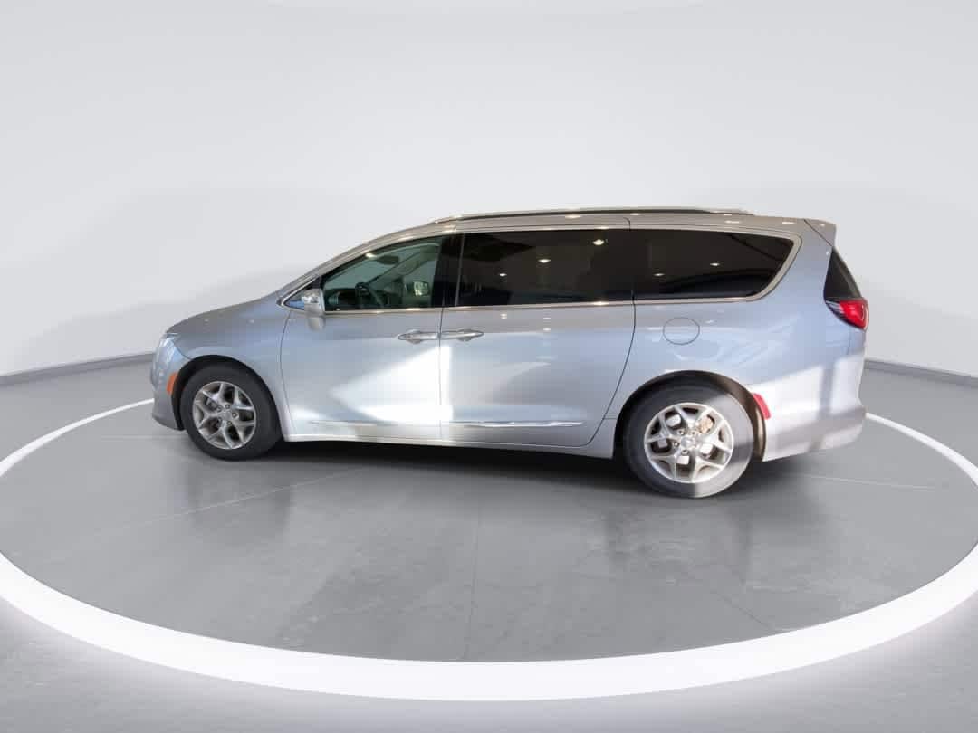Thumbnail: 2018 Chrysler Pacifica - 5