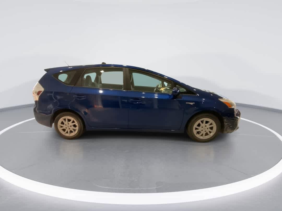 Thumbnail: 2012 Toyota Prius v - 9