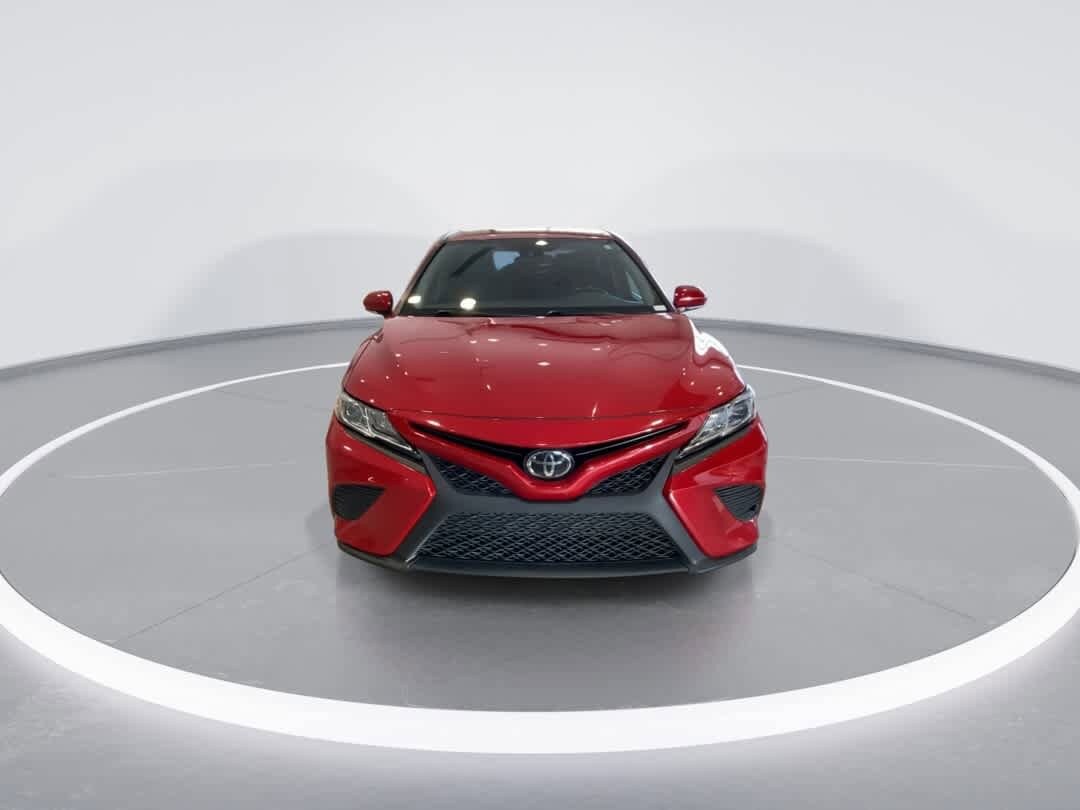 2020 Toyota Camry SE photo 3