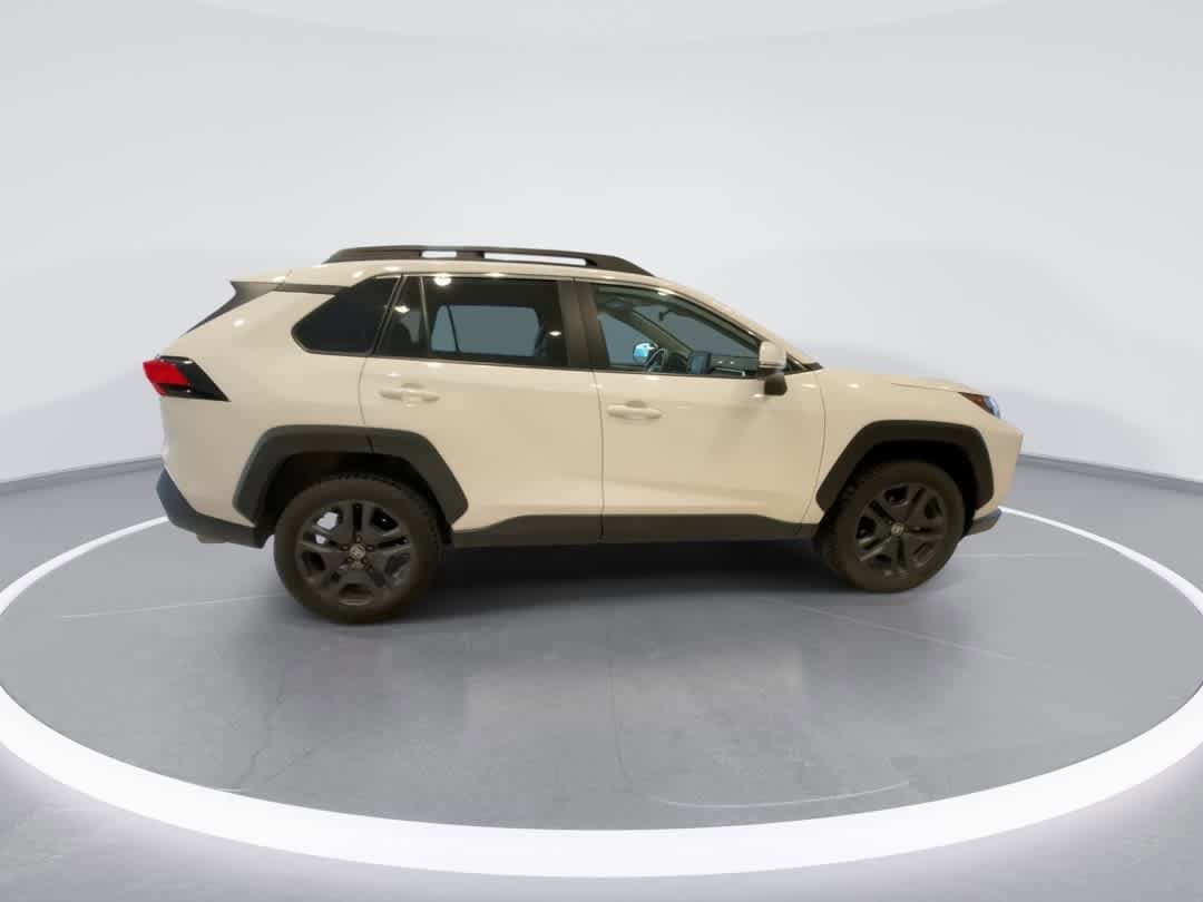 Thumbnail: 2022 Toyota RAV4 - 9
