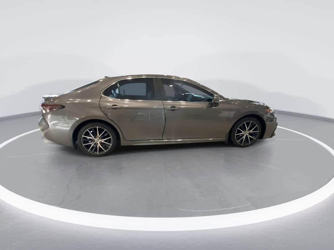 Thumbnail: 2022 Toyota Camry - 9