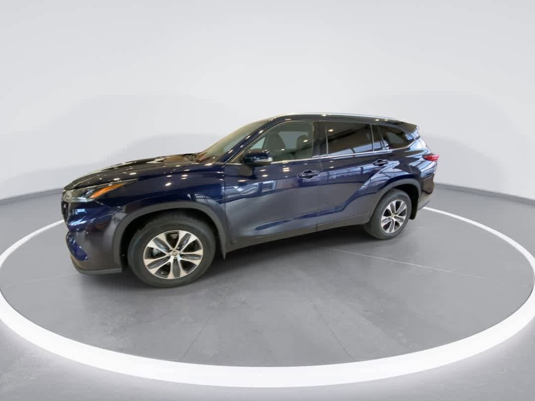 2021 Toyota Highlander XLE photo 4