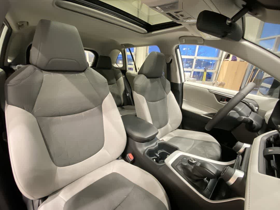 Thumbnail: 2025 Toyota RAV4 - 27