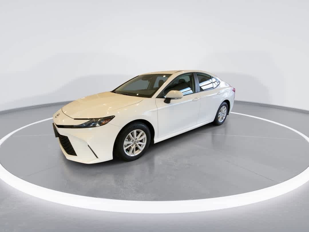 2025 Toyota Camry LE photo 4