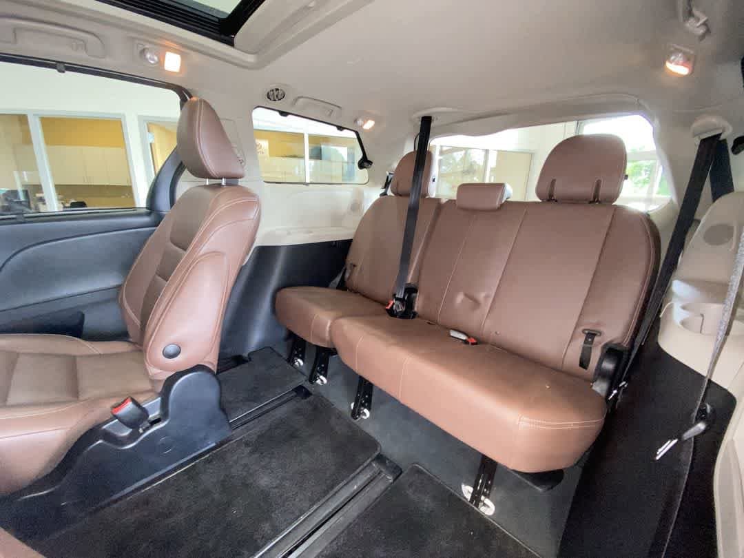 Thumbnail: 2020 Toyota Sienna - 26