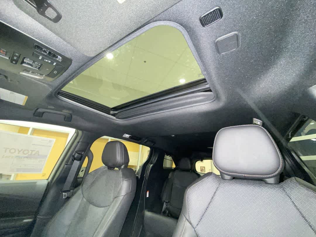 Thumbnail: 2025 Toyota Sienna - 23