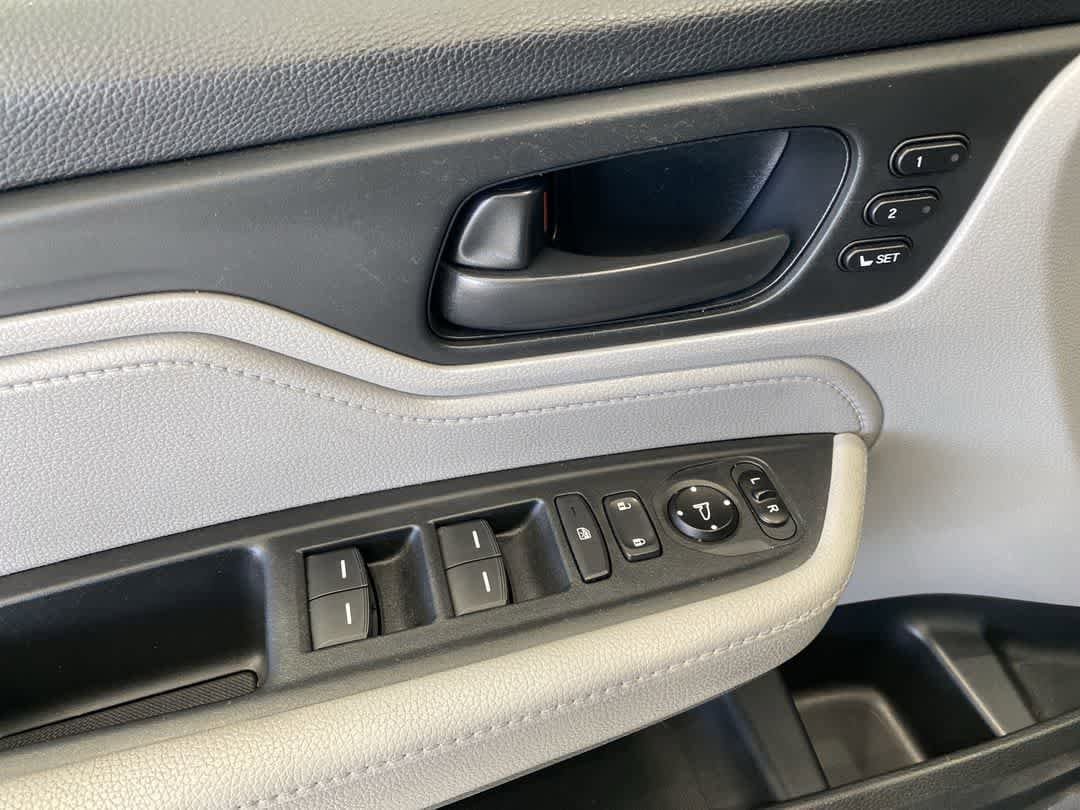 Thumbnail: 2018 Honda Odyssey - 13