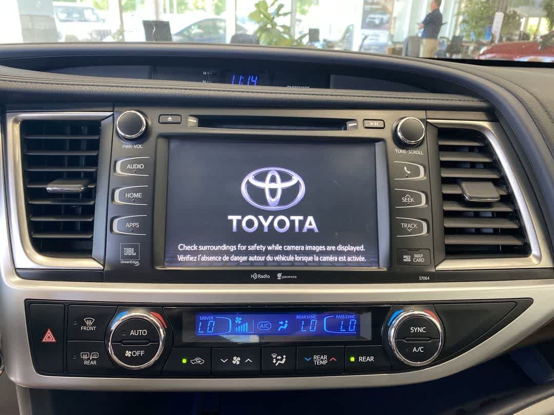 Thumbnail: 2015 Toyota Highlander - 18