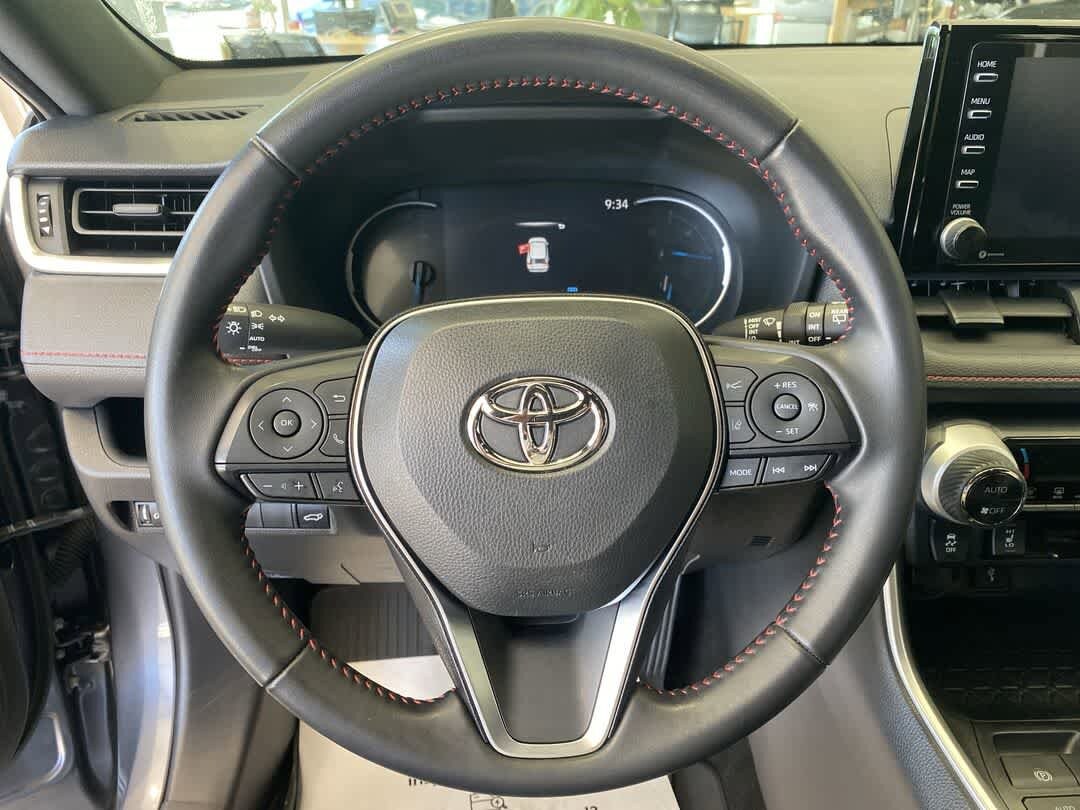 Thumbnail: 2022 Toyota RAV4 - 17