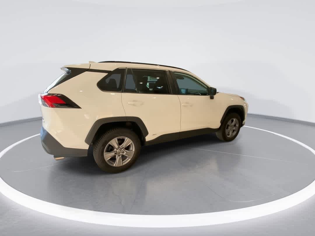 Thumbnail: 2022 Toyota RAV4 - 8