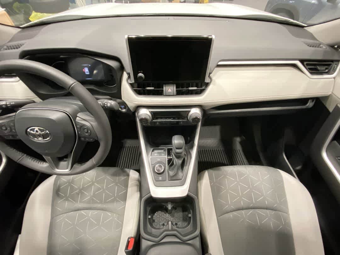 Thumbnail: 2025 Toyota RAV4 - 23