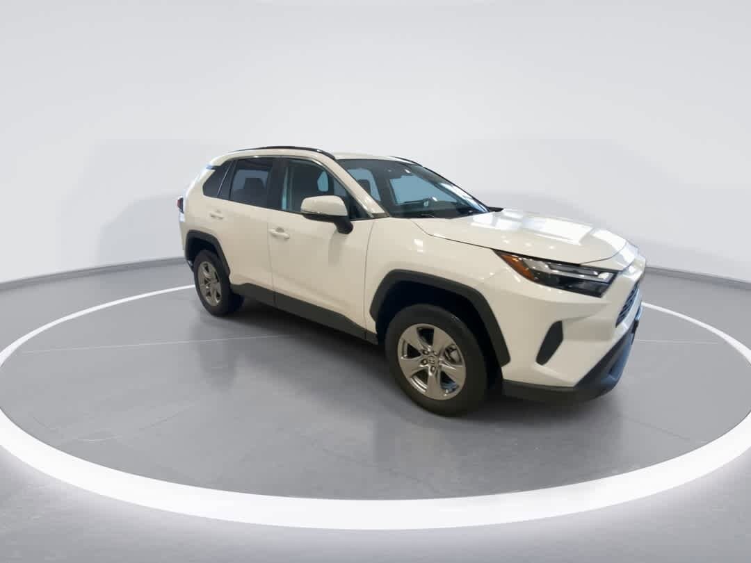 2025 Toyota RAV4 XLE photo 2