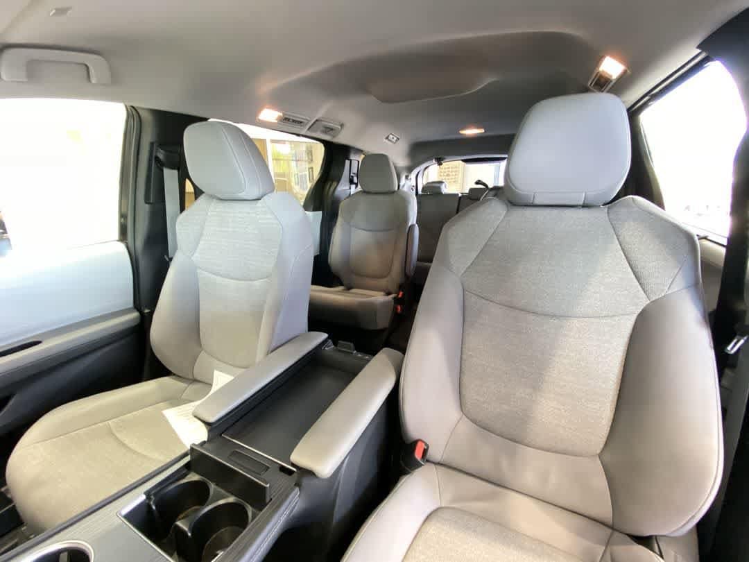 Thumbnail: 2025 Toyota Sienna - 14