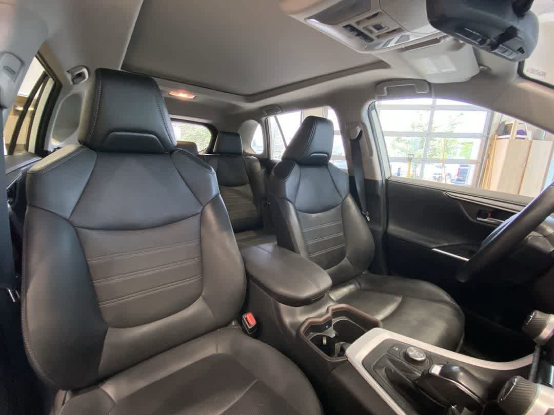 Thumbnail: 2021 Toyota RAV4 - 28