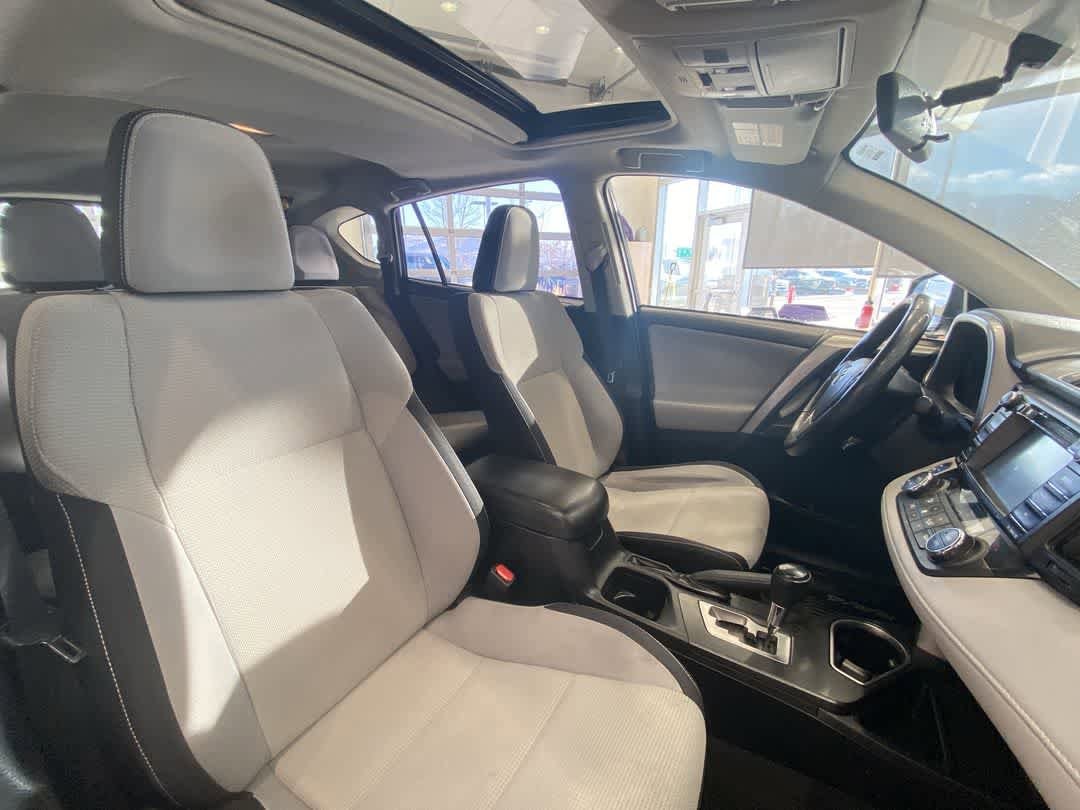 Thumbnail: 2016 Toyota RAV4 - 27