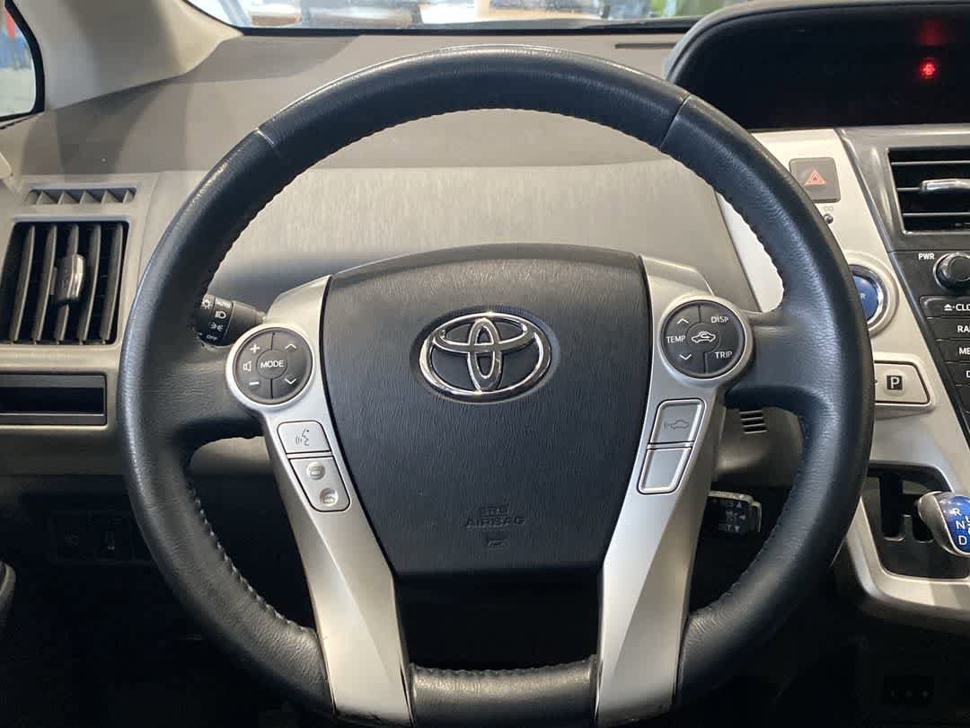 Thumbnail: 2013 Toyota Prius v - 17