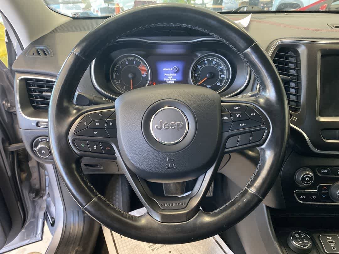 Thumbnail: 2020 Jeep Cherokee - 16