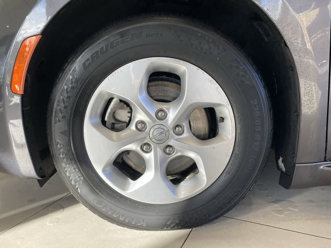 Thumbnail: 2017 Chrysler Pacifica - 10