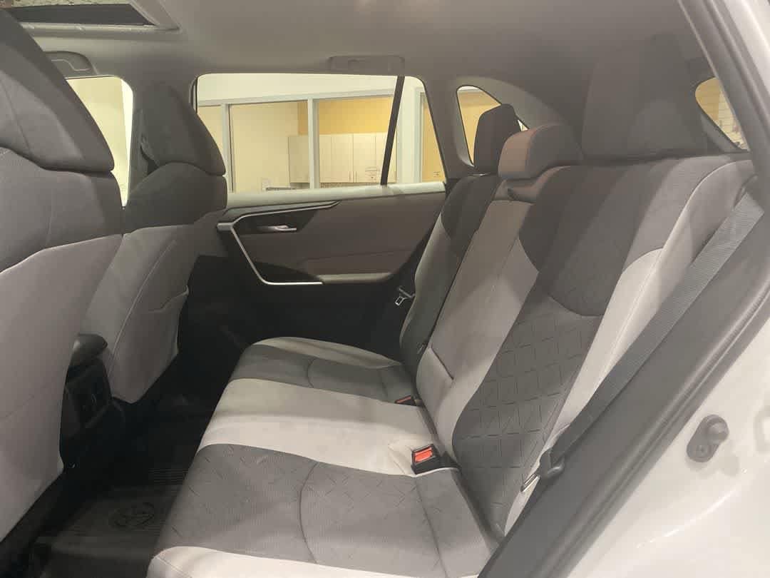 Thumbnail: 2021 Toyota RAV4 - 22