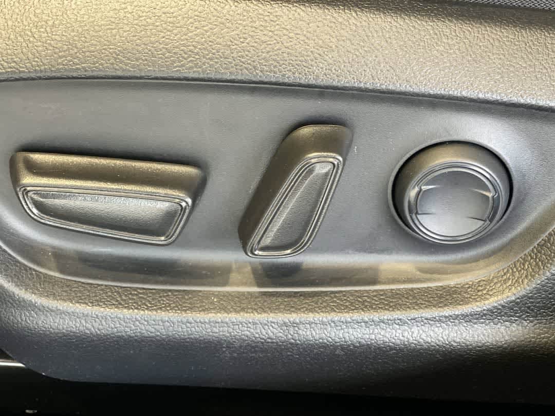 Thumbnail: 2022 Toyota Camry - 15