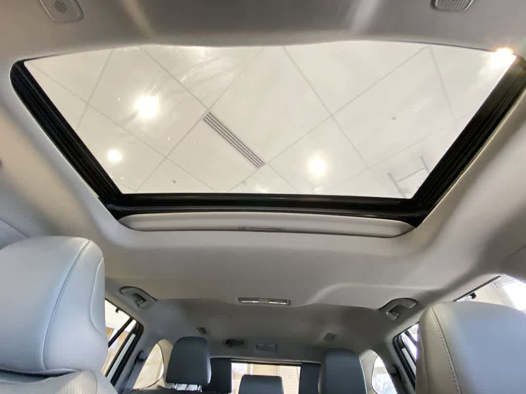 Thumbnail: 2023 Toyota Highlander - 24