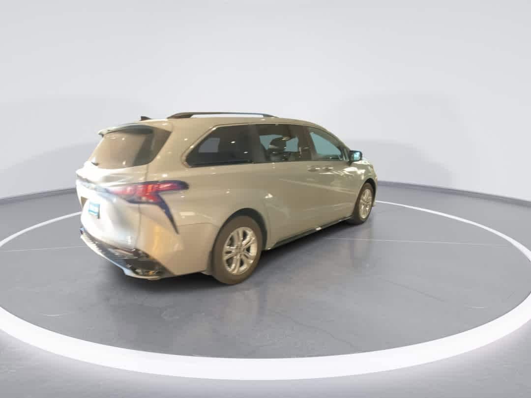 Thumbnail: 2022 Toyota Sienna - 8
