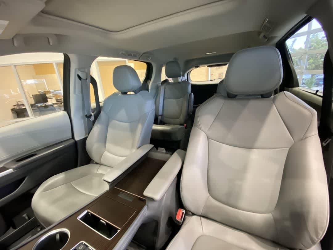 Thumbnail: 2021 Toyota Sienna - 14