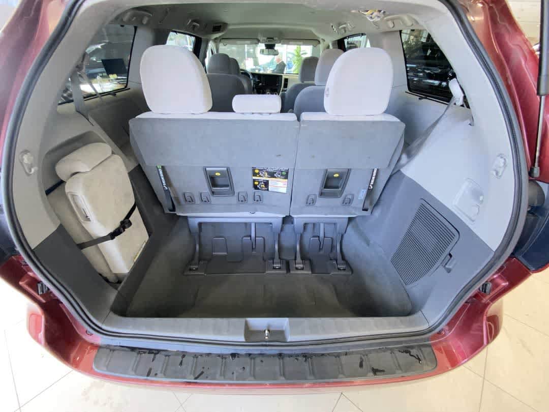 Thumbnail: 2020 Toyota Sienna - 25