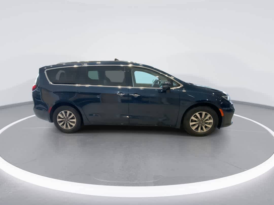 Thumbnail: 2021 Chrysler Pacifica - 9