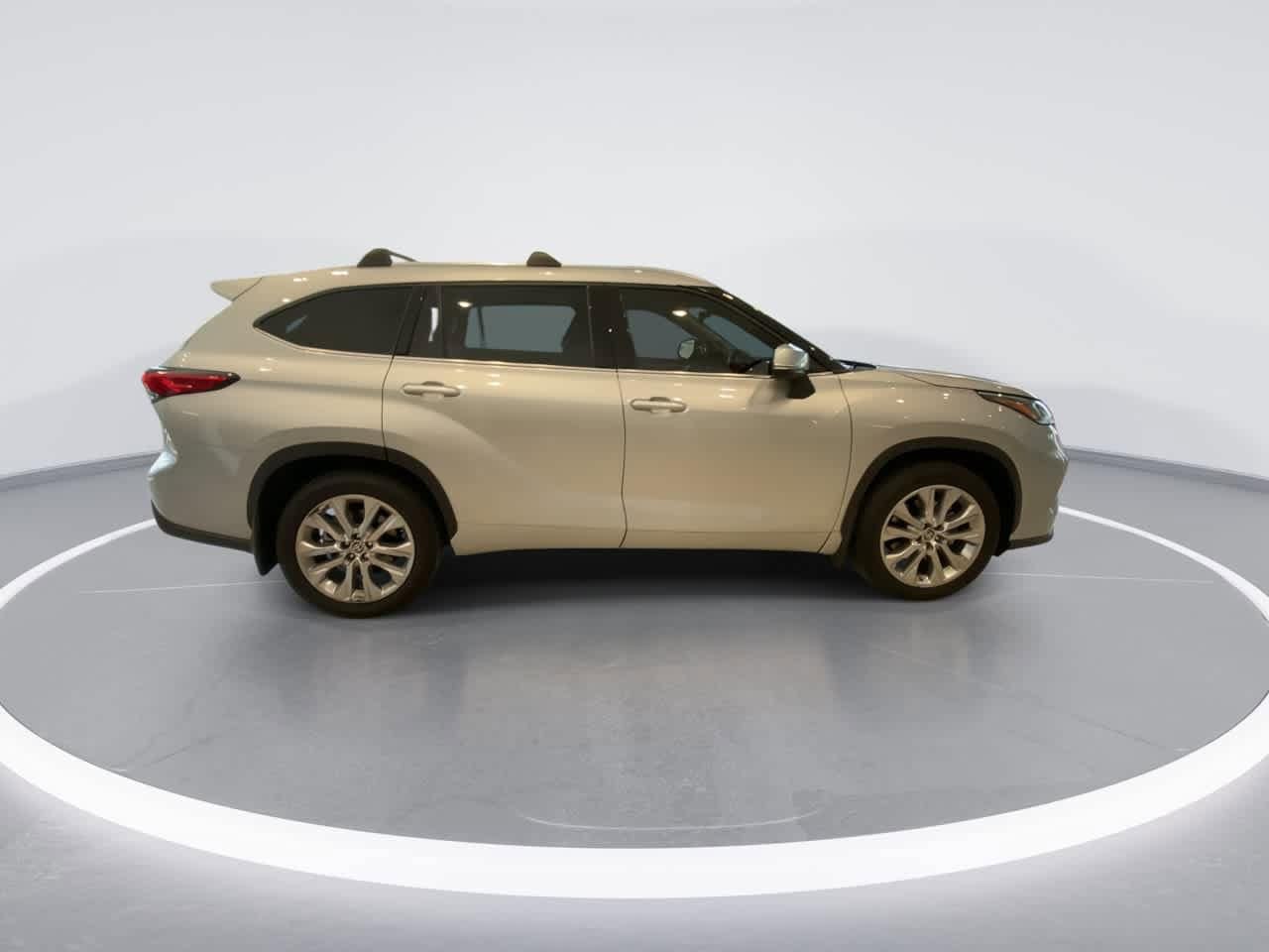 Thumbnail: 2022 Toyota Highlander - 9