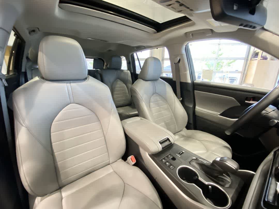 Thumbnail: 2023 Toyota Highlander - 28